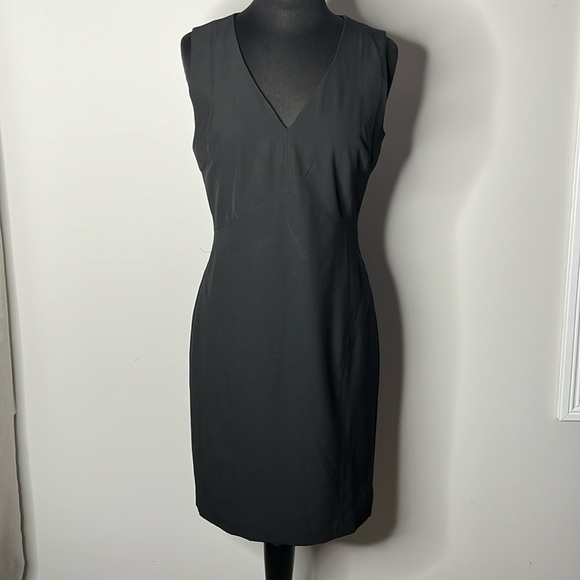 ANN TAYLOR Black Sleeveless V Neck Sheath Dress Size 8 - Picture 3 of 11